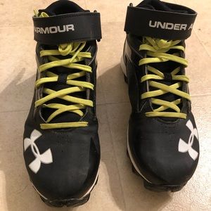 Boys youth size 7 Under Arrmour Cleats